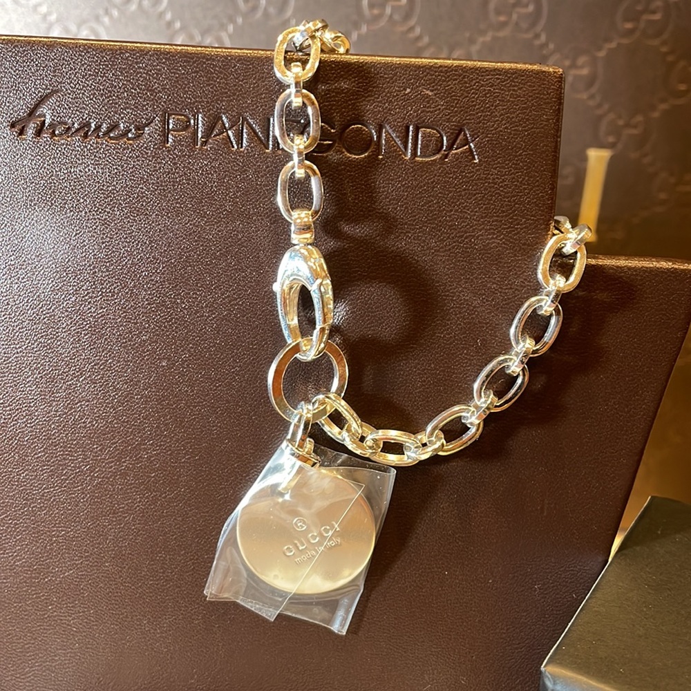 GUCCI ICON GUCCI LOGO SILVER ROUND TRADEMARK CHARM BRACELET - Picture 3 of 6